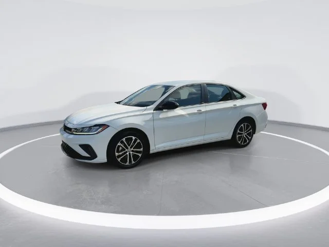 Used 2025 White Volkswagen 1.5T Sport image 4