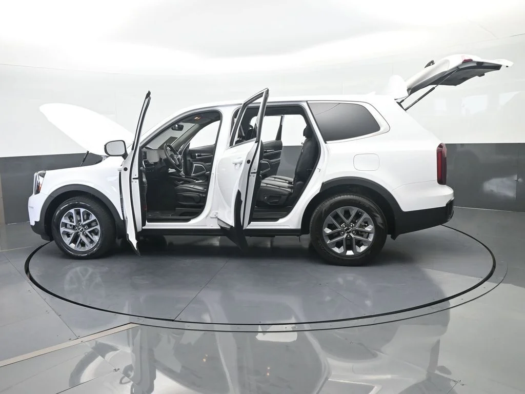 Used 2025 Glacial White Pearl Kia LX image 75
