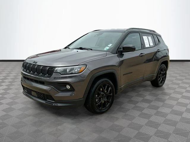 Used 2023 Gray Jeep Altitude image 3
