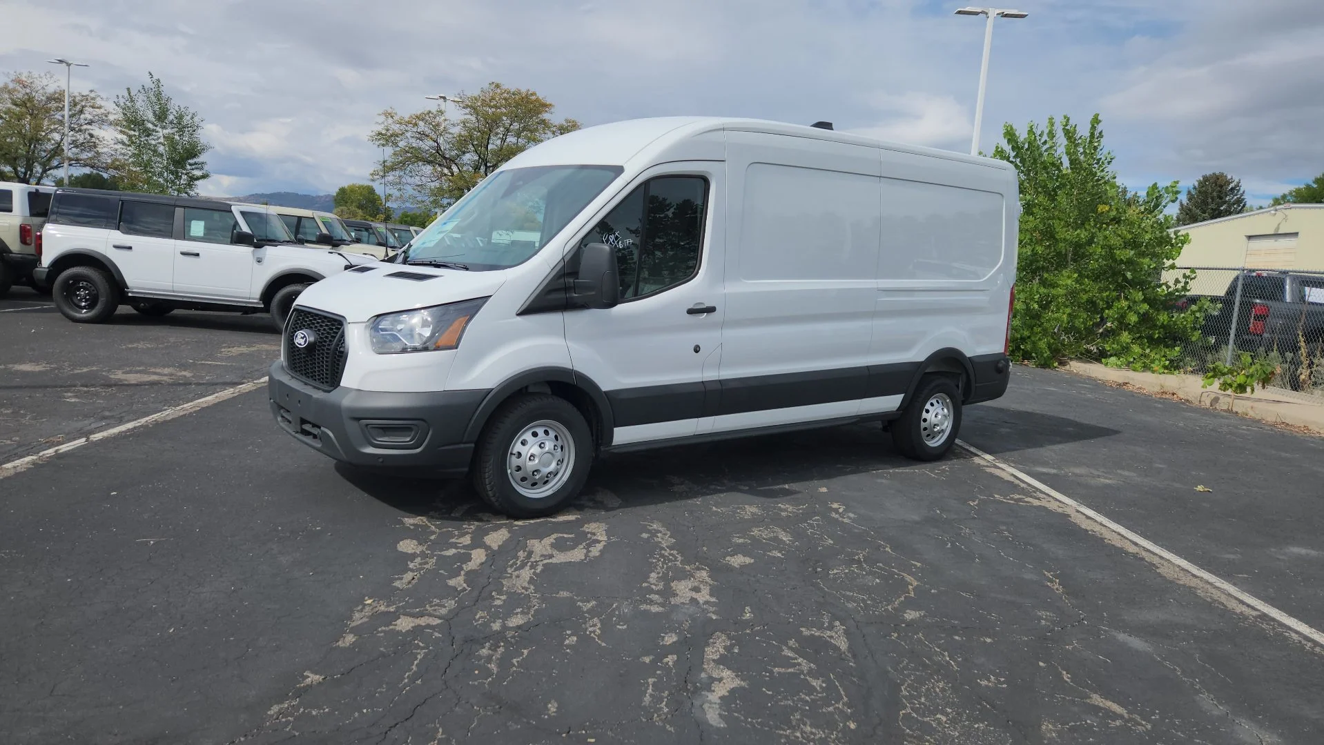 New 2026 Oxford White Ford Base image 3