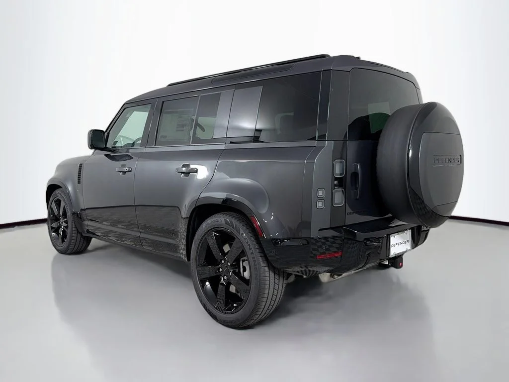 New 2026 Carpathian Grey Land Rover X-Dynamic SE image 7