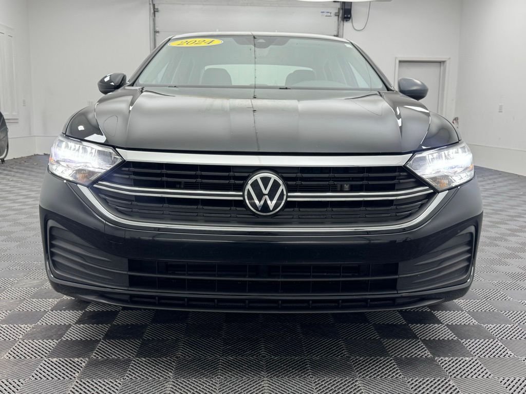 Used 2024 Deep Black Pearl Volkswagen 1.5T SE image 12