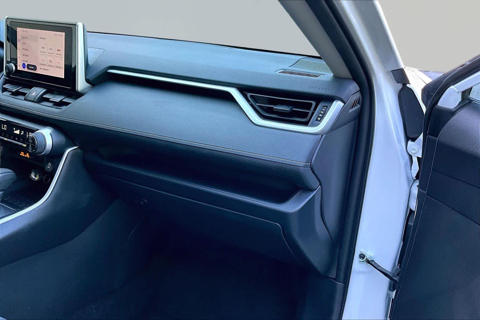 Used 2025 Ice Cap Toyota XLE image 19