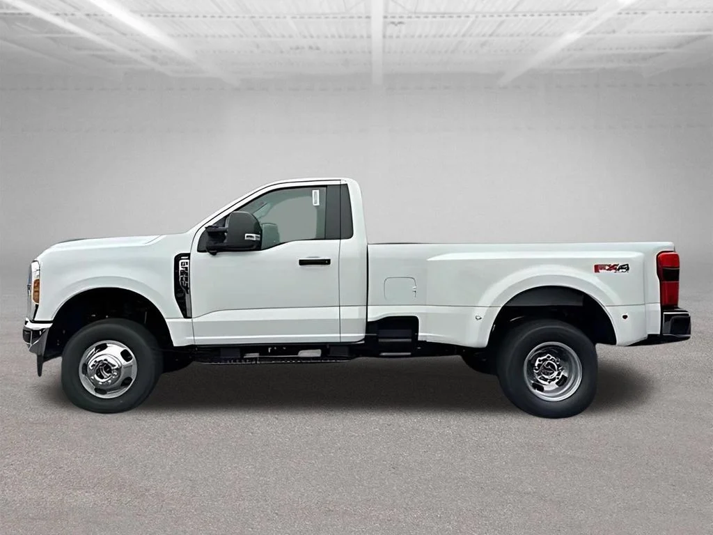 New 2026 Oxford White Ford F-350® XLT image 4