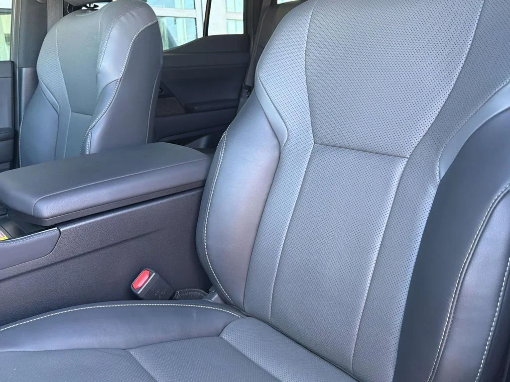 Used 2024 Incognito Lexus Premium+ image 32