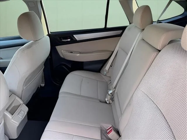 Used 2019 White Subaru 2.5i Premium image 8