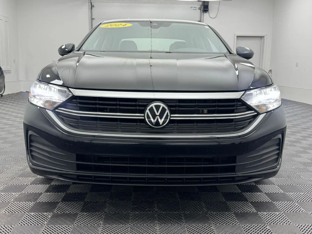 Used 2024 Deep Black Pearl Volkswagen 1.5T SE image 12