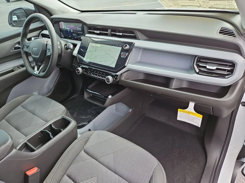New 2027 Summit White Chevrolet LT image 19