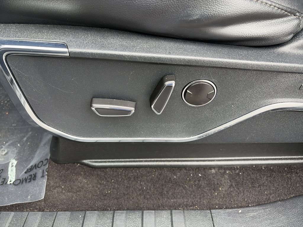 Used 2022 Silver Ford Lariat image 13