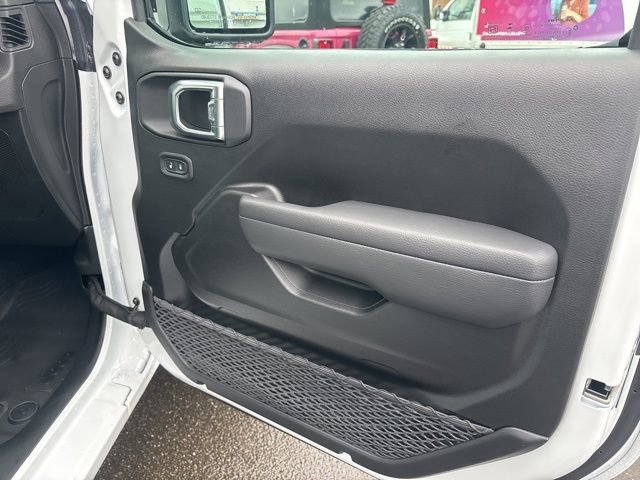 New 2026 Bright White Clear-Coat Exterior Paint Jeep Sport S image 8