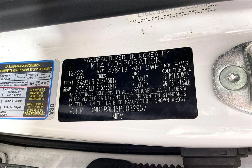 Used 2023 White Kia Wind image 32