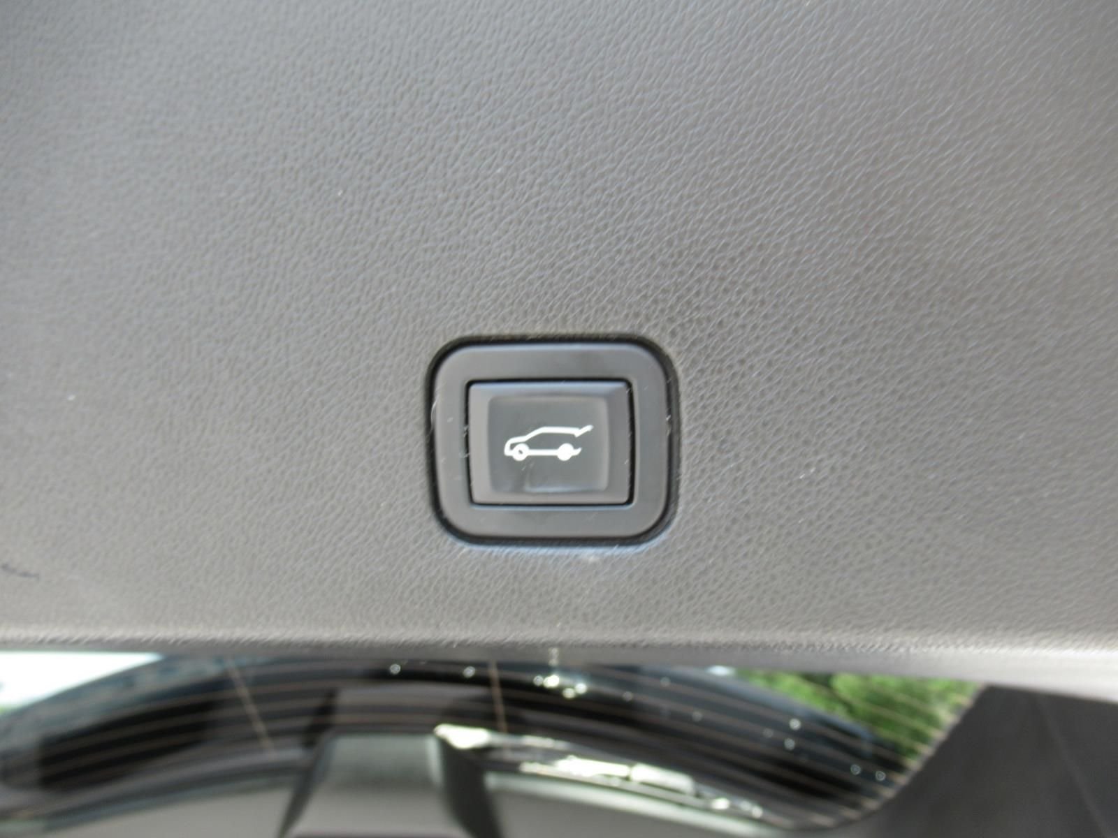 Used 2022 White Cadillac Luxury image 37