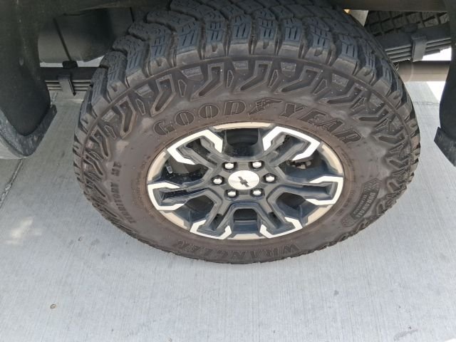Used 2025 Gray Chevrolet ZR2 image 20