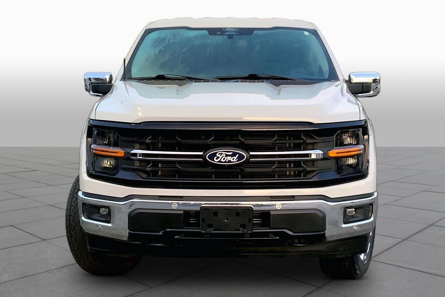 Used 2024 Avalanche Gray Ford XLT image 4