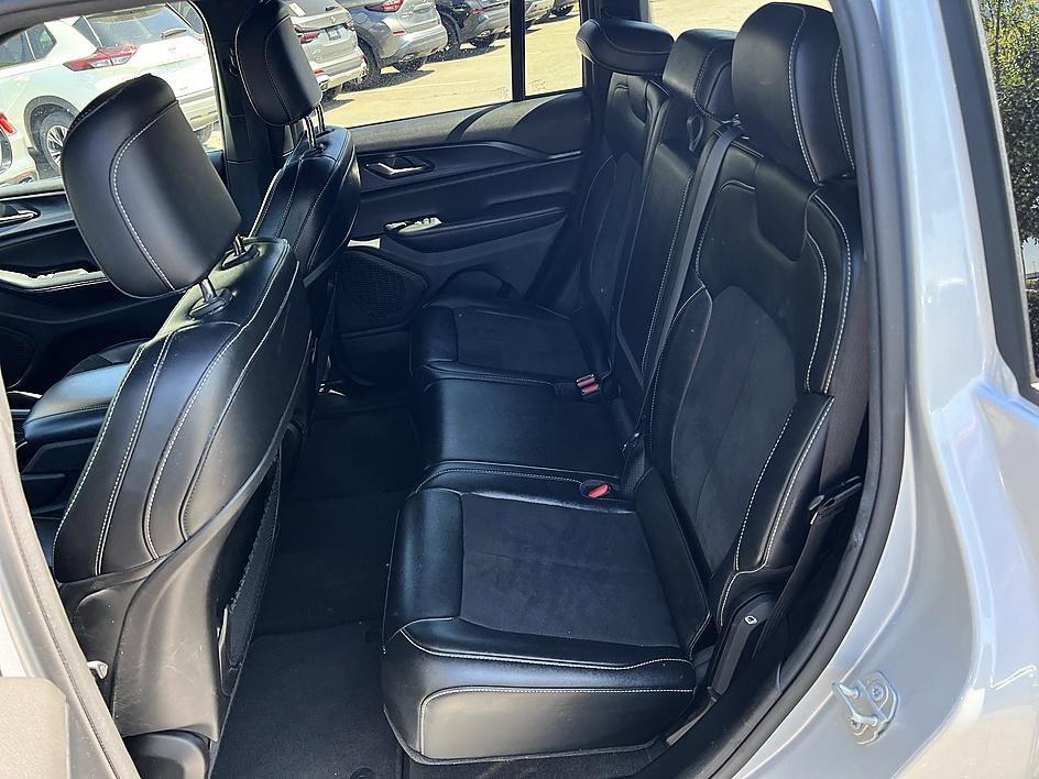 Used 2024 Silver Zynith Jeep Altitude image 14