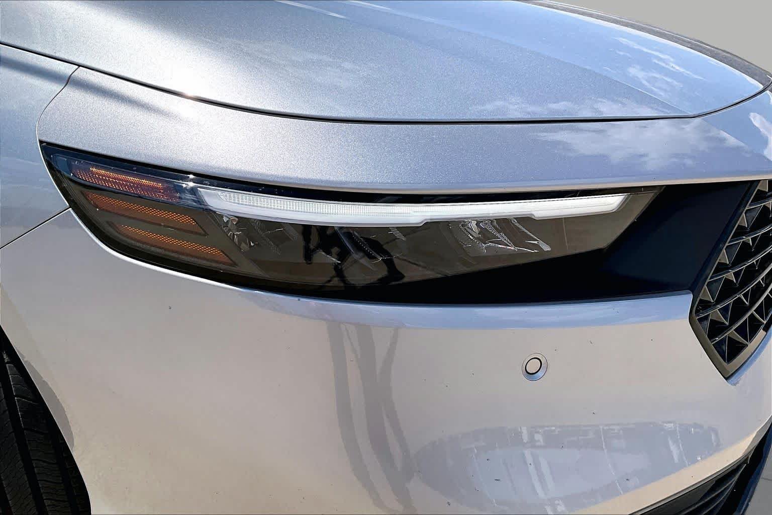Used 2024 Solar Silver Metallic Honda EX-L image 27