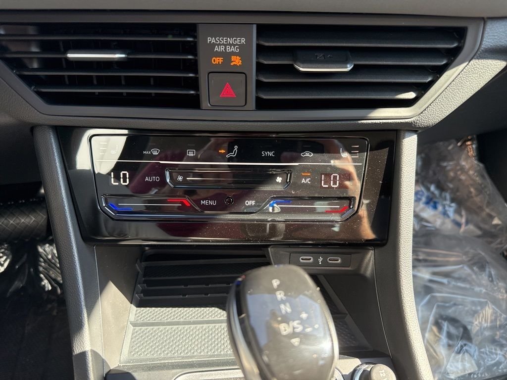 2025 Volkswagen Jetta SE - Photo 23