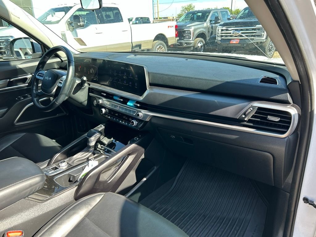 Used 2024 White Pearl Kia S image 47