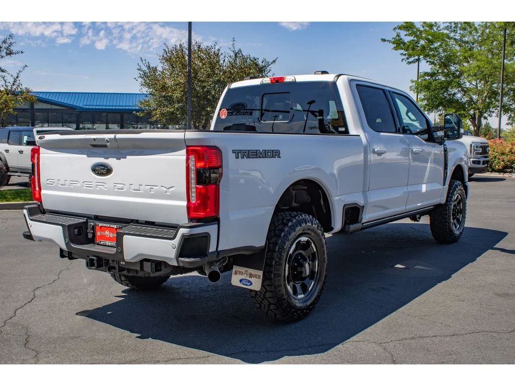 New 2026 Oxford White Ford LARIAT image 8