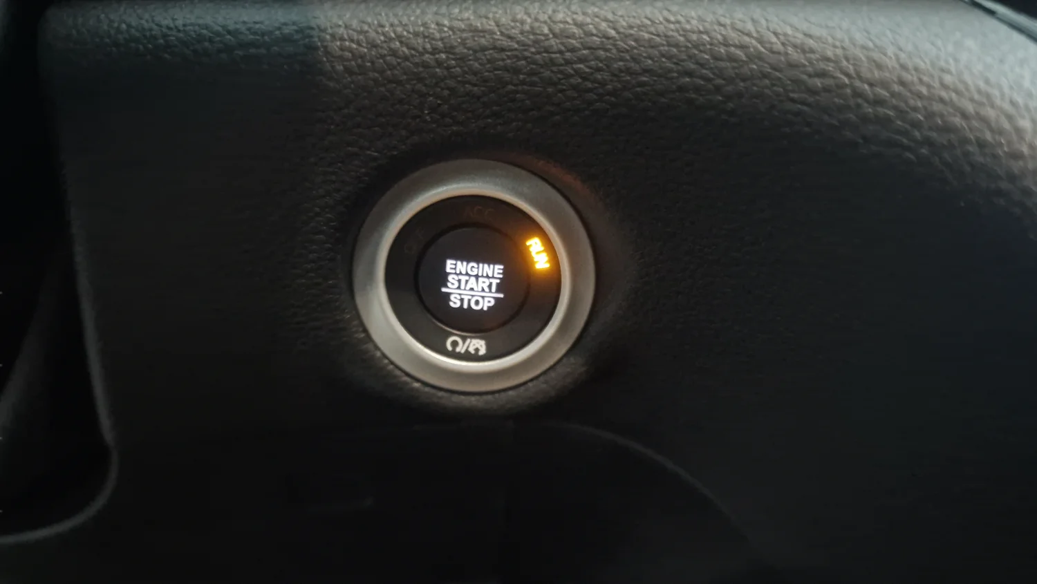 Used 2023 Silver Chrysler Pinnacle image 21