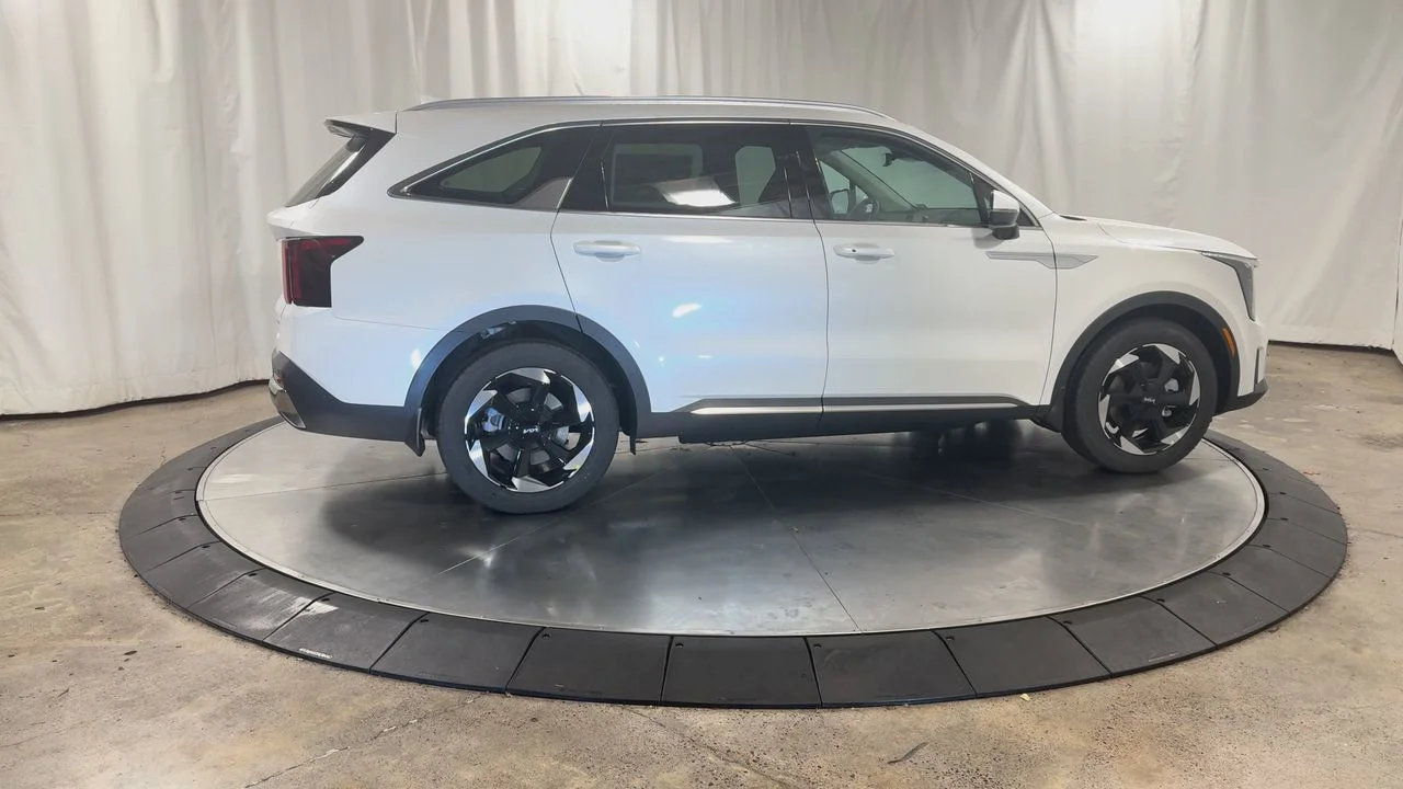 New 2026 Snow White Pearl Kia EX image 9