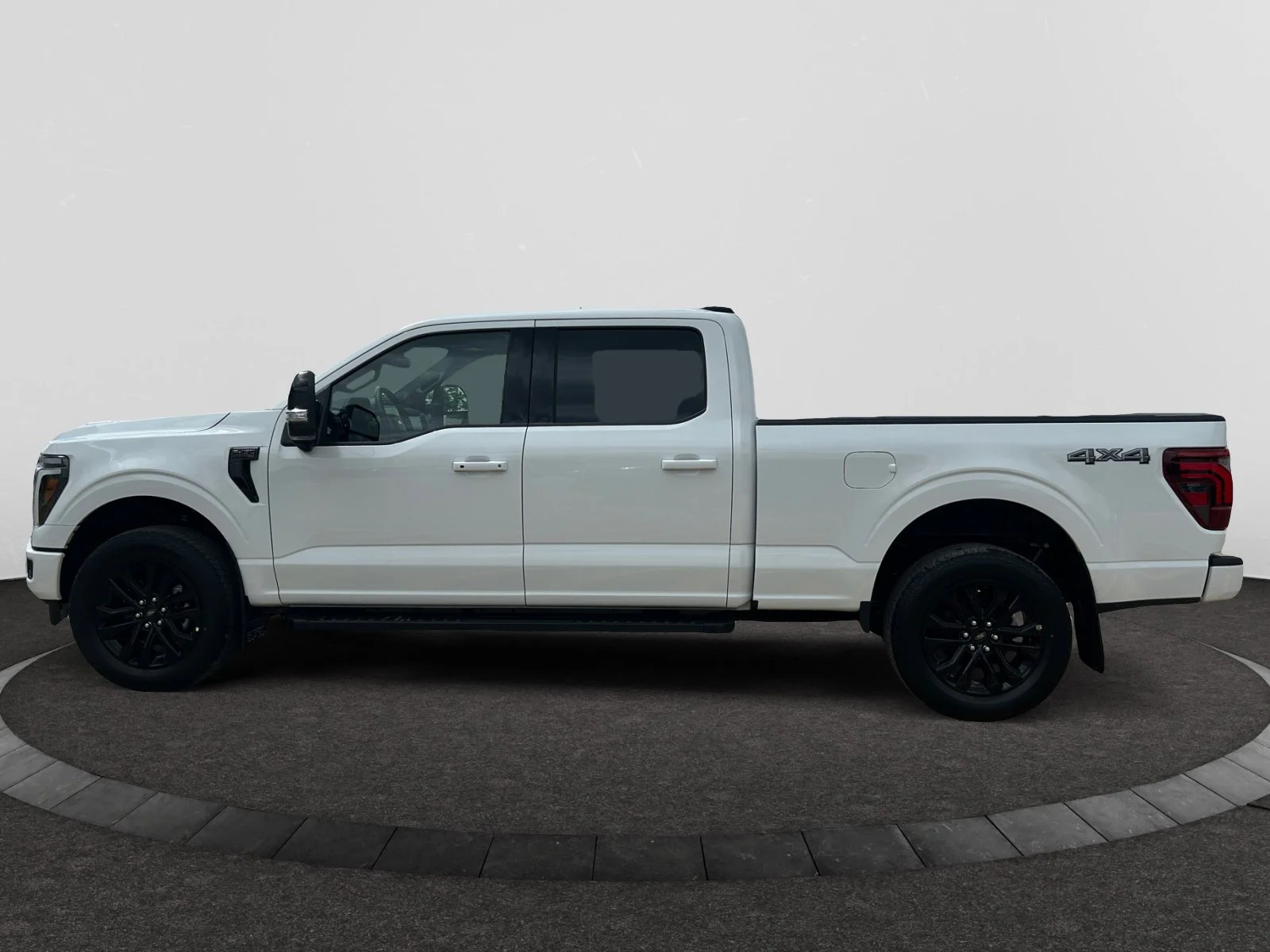 New 2026 Oxford White Ford Lariat image 2