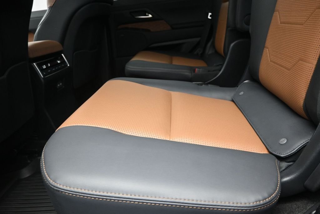 2024 Lexus GX Luxury - Photo 16