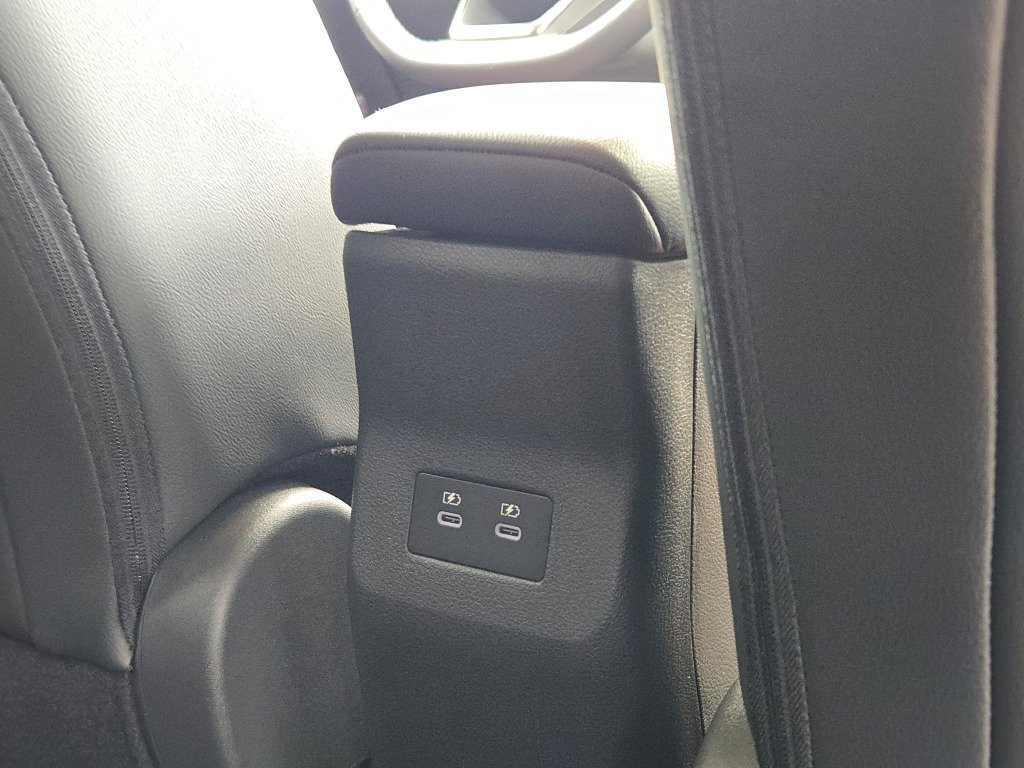 Certified Used 2025 White Nissan SR image 9