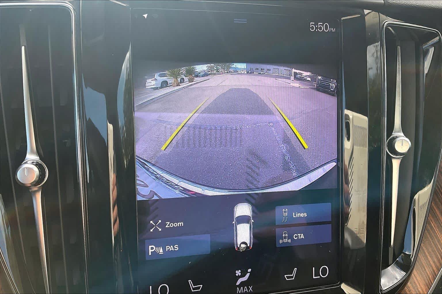 Used 2021  Volvo Momentum image 24