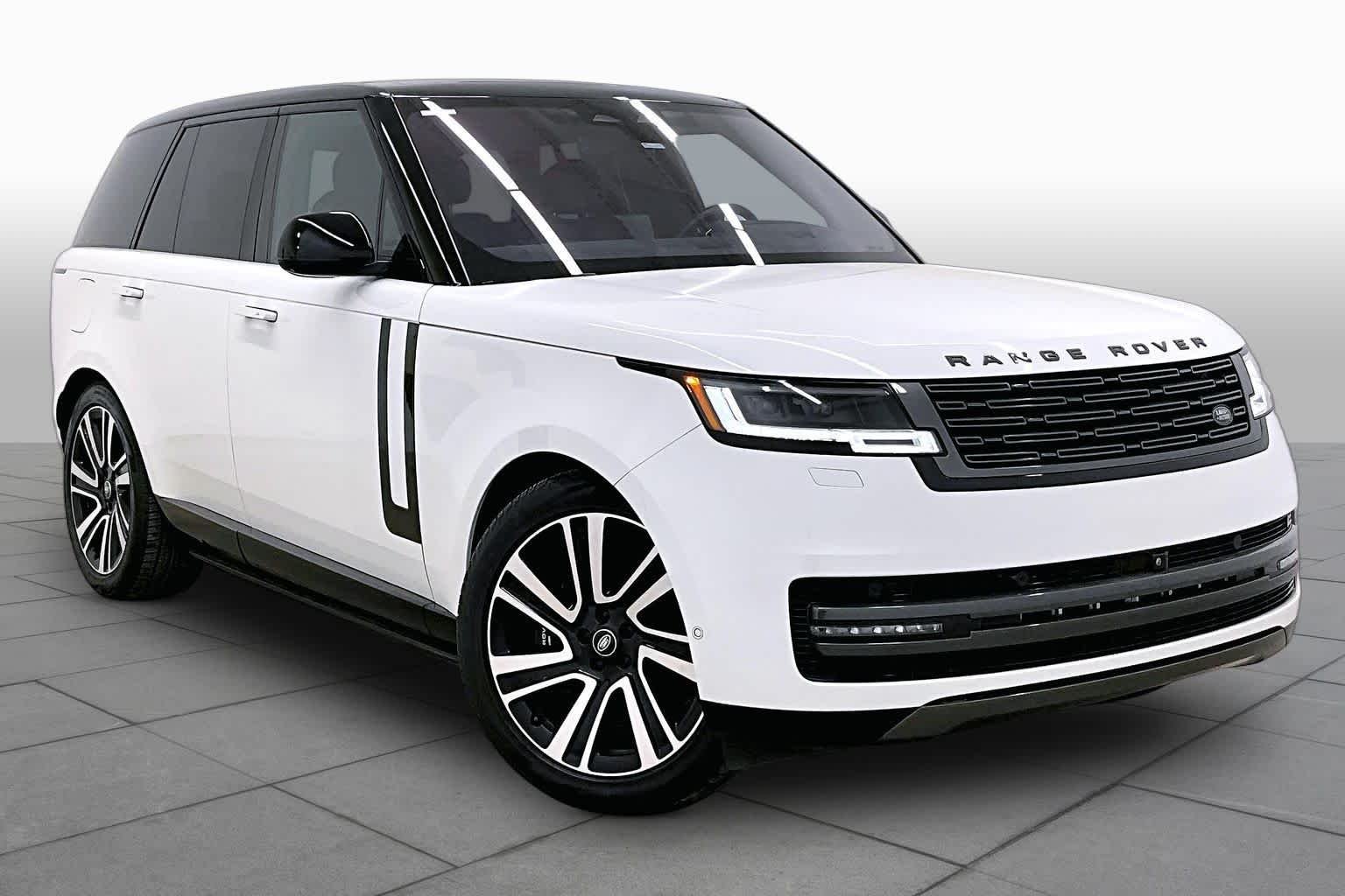Used 2023 Fuji White Land Rover SE image 3