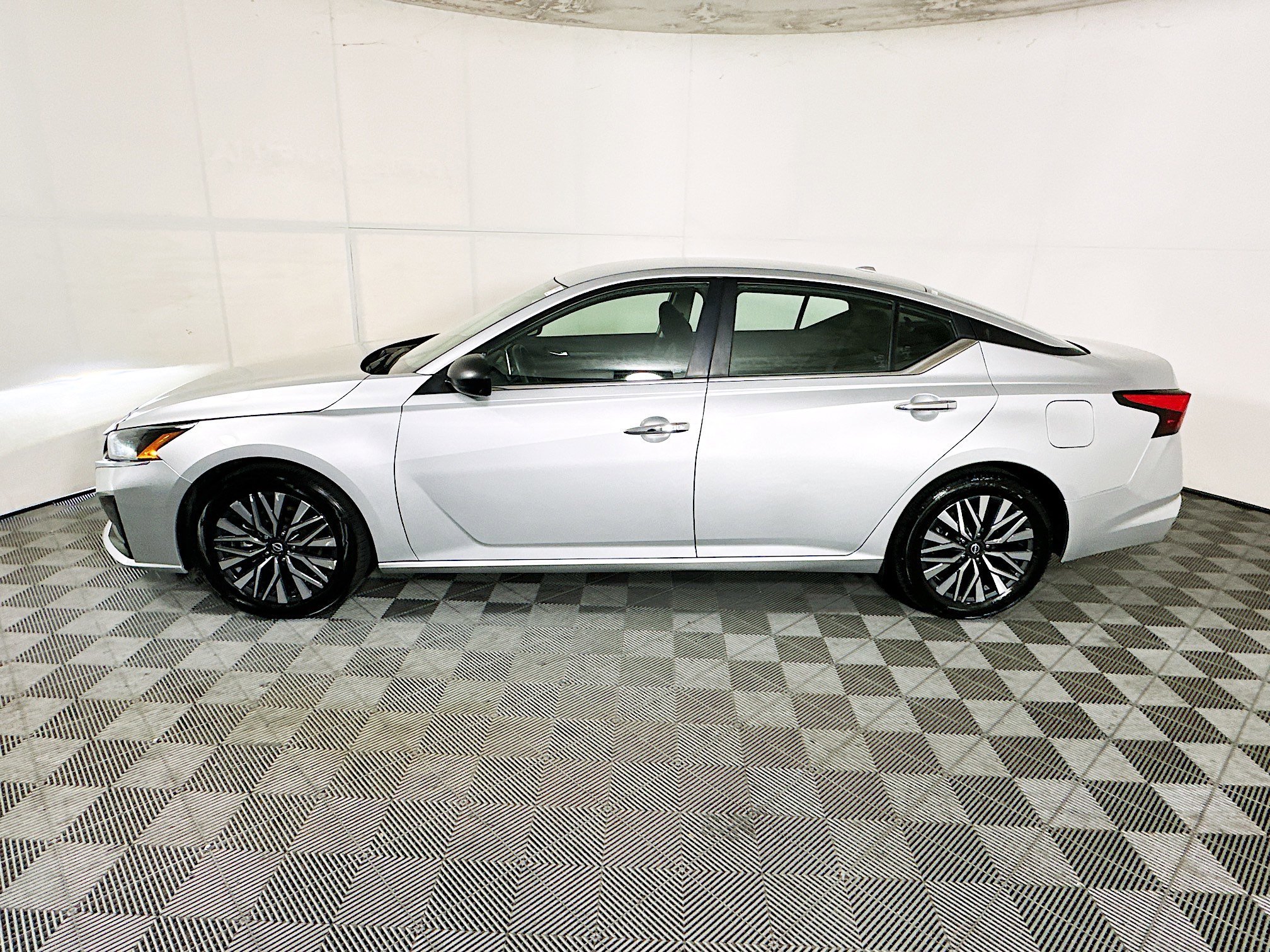 Used 2024 Brilliant Silver Metallic Nissan 2.5 SV image 6