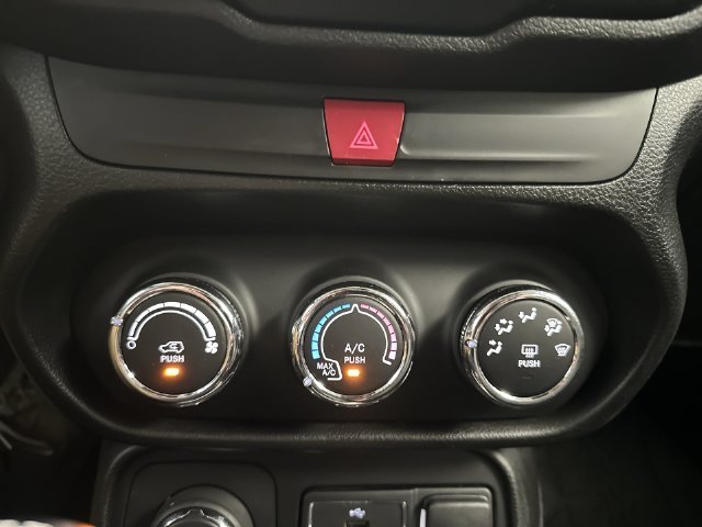 Used 2016 Green Jeep Latitude image 21