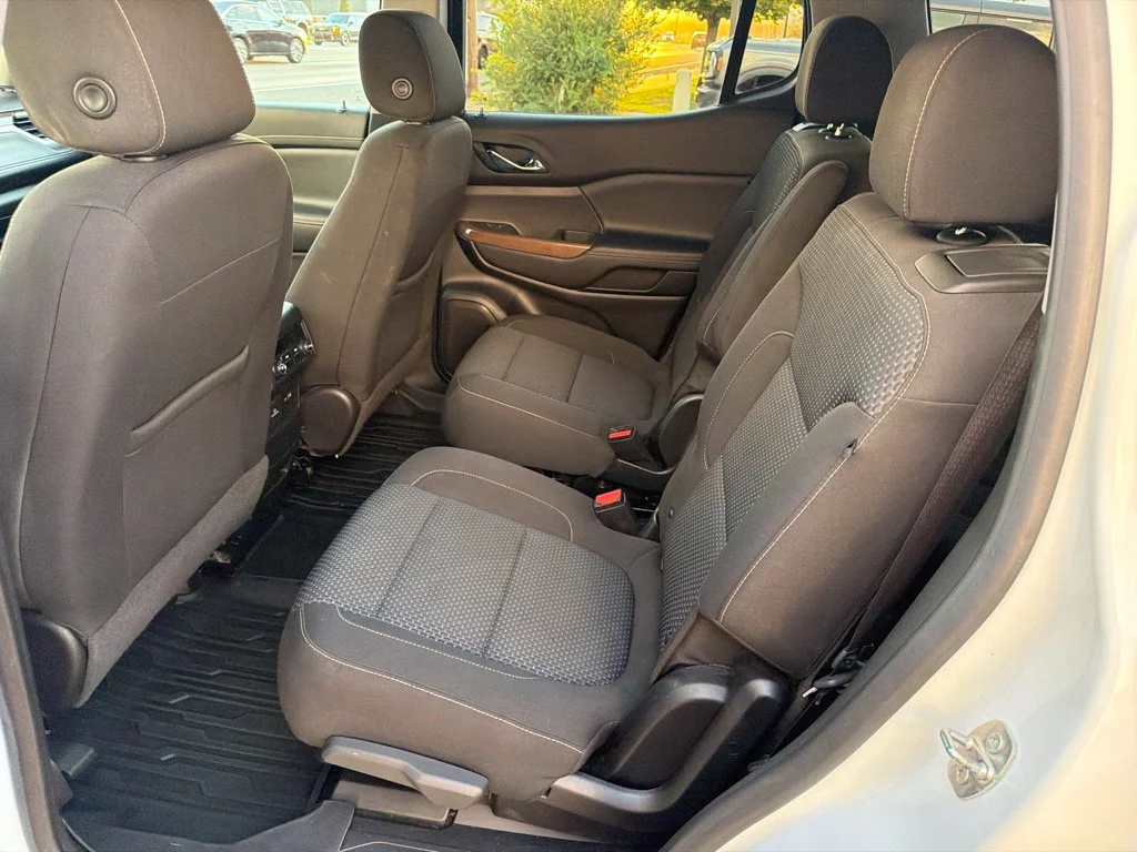 Used 2020 White GMC SLE image 17