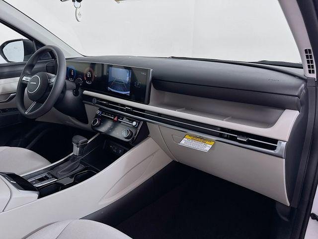 New 2026 White Hyundai SEL FWD image 42