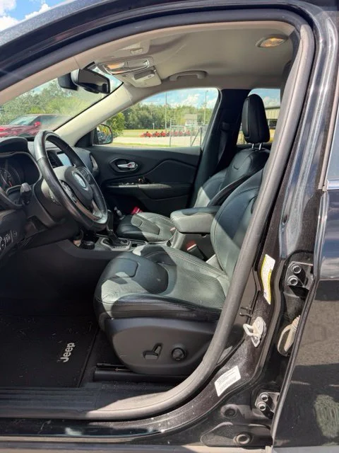 Used 2016 Black Jeep Limited image 3
