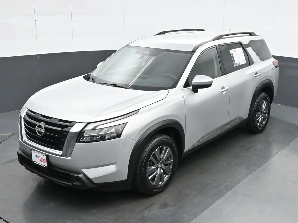 Used 2025 Silver Nissan SV image 18