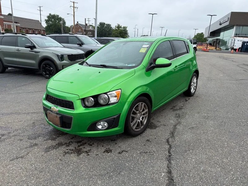 Used 2015 Green Chevrolet LT image 3