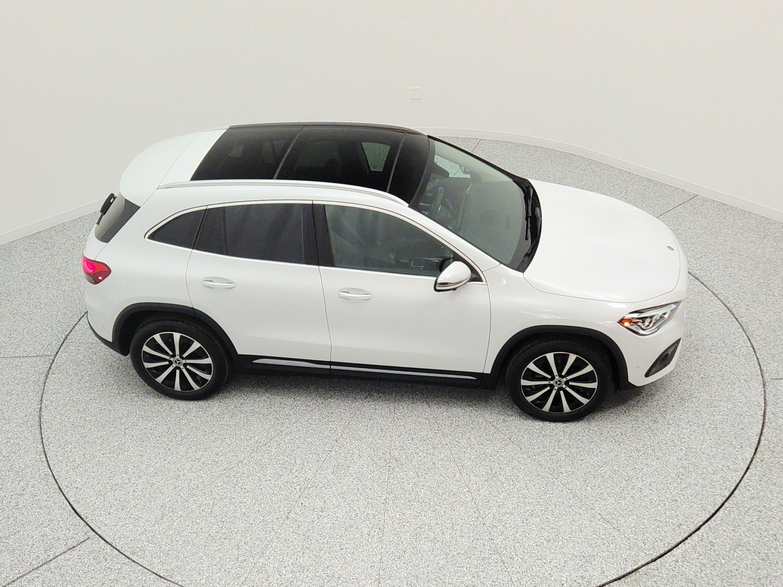 Used 2021 Digital White Metallic Mercedes-Benz GLA 250 4MATIC® SUV image 26