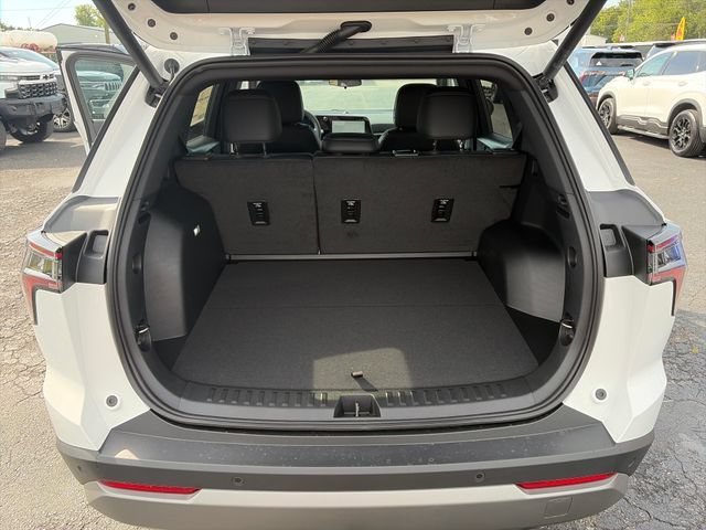 2027 Chevrolet Equinox LT - Photo 22