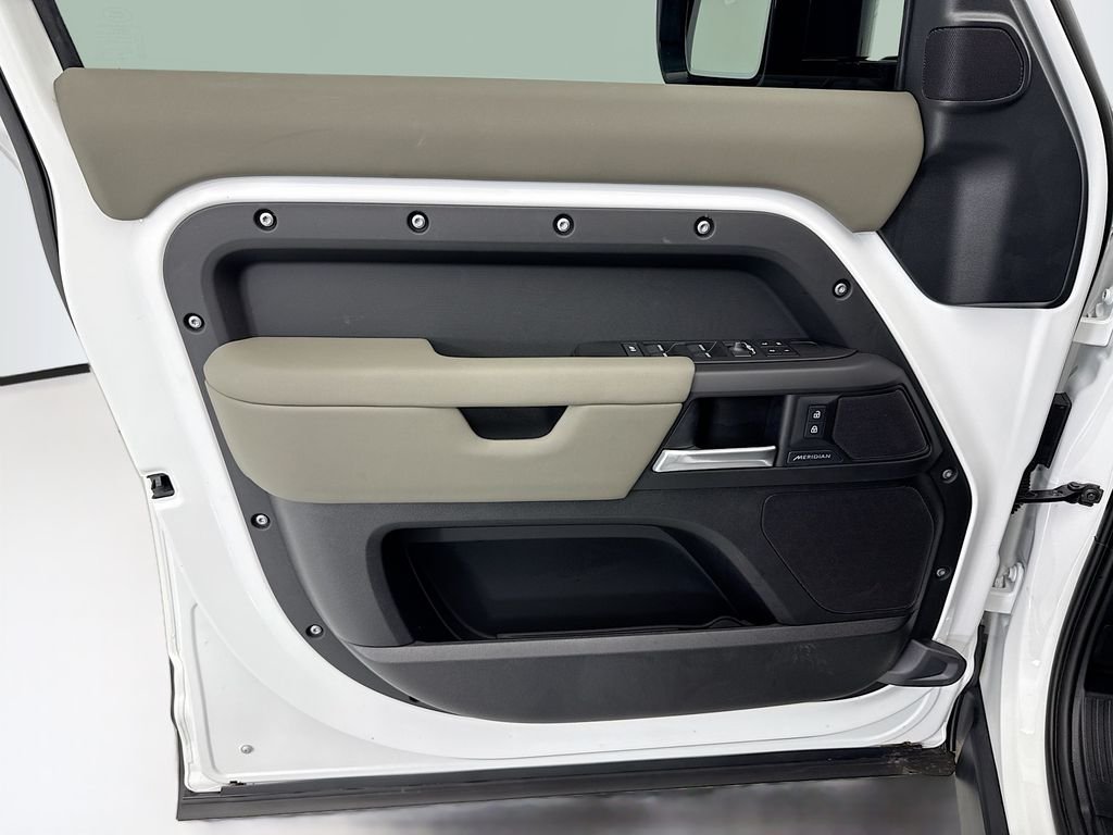 Certified Used 2026 Fuji White Land Rover S image 23