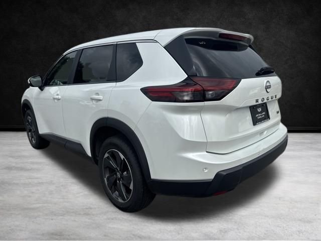 Used 2024 Everest White Pearl Nissan SV image 7