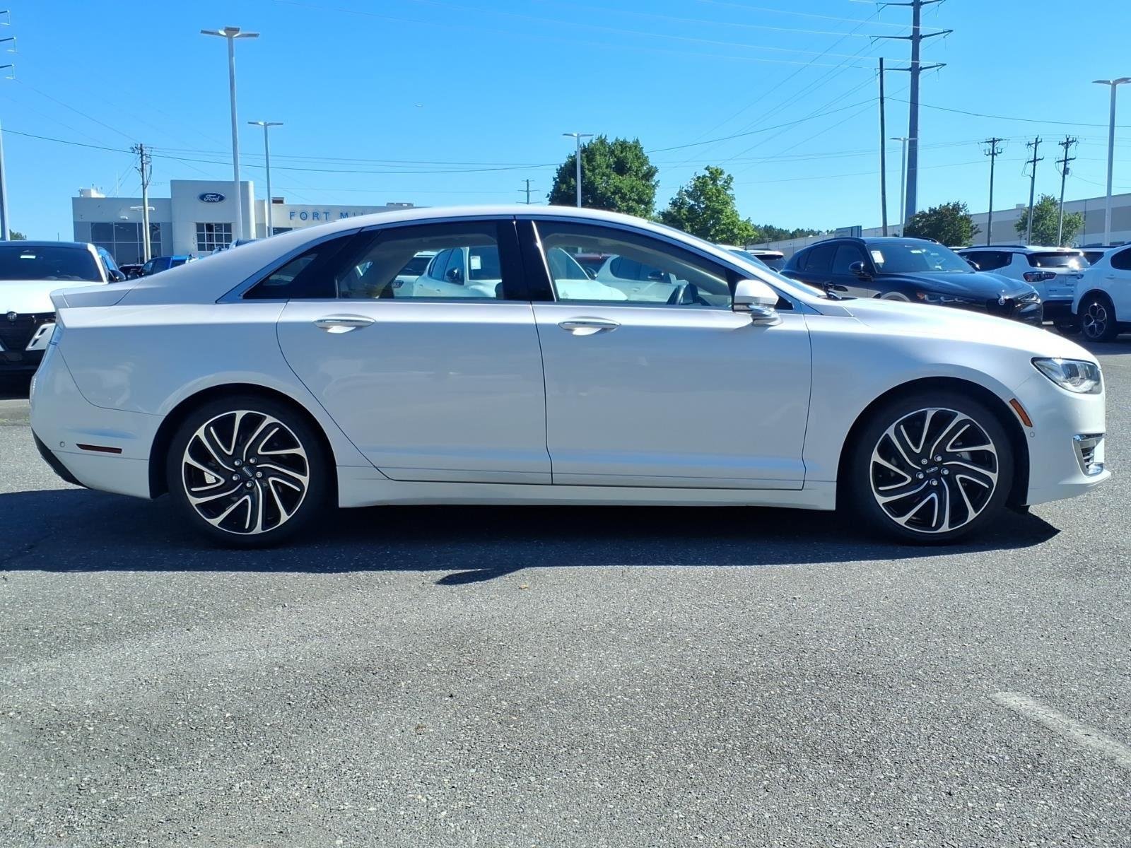 Used 2020 White Platinum Metallic Tri-Coat Lincoln Reserve image 10