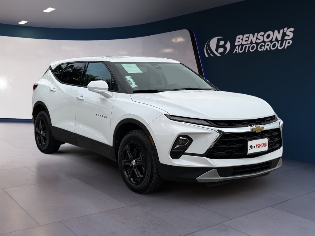 Used 2025 White Chevrolet LT image 7