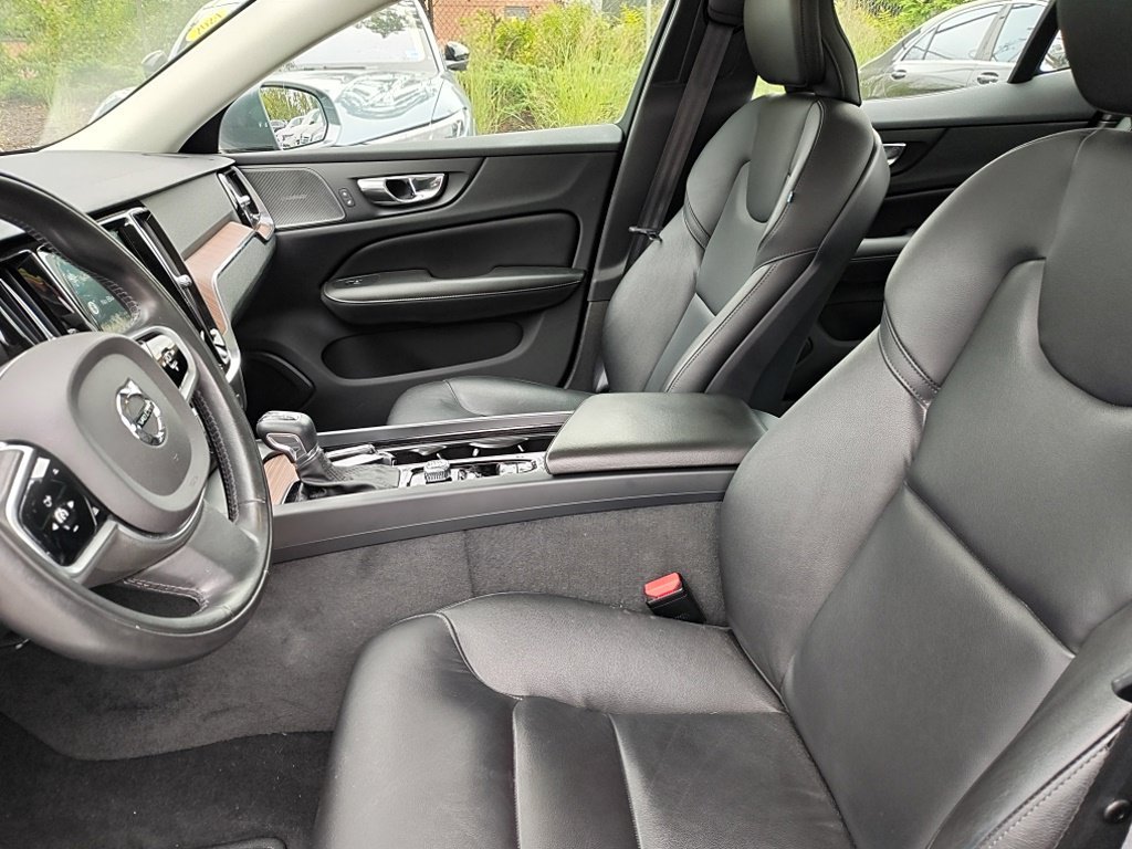 Used 2020 Gray Volvo T5 Momentum image 8