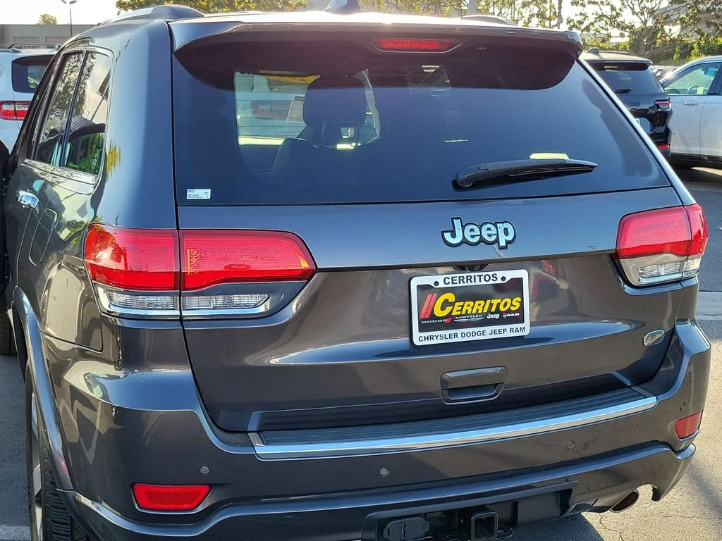 Used 2015 Gray Jeep Overland image 4