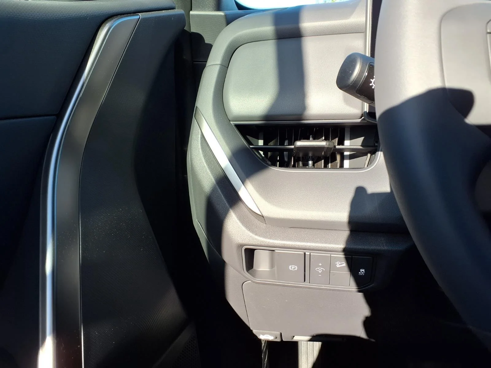 New 2027 Terrain Brown / Black Roof Kia X-Line S image 10