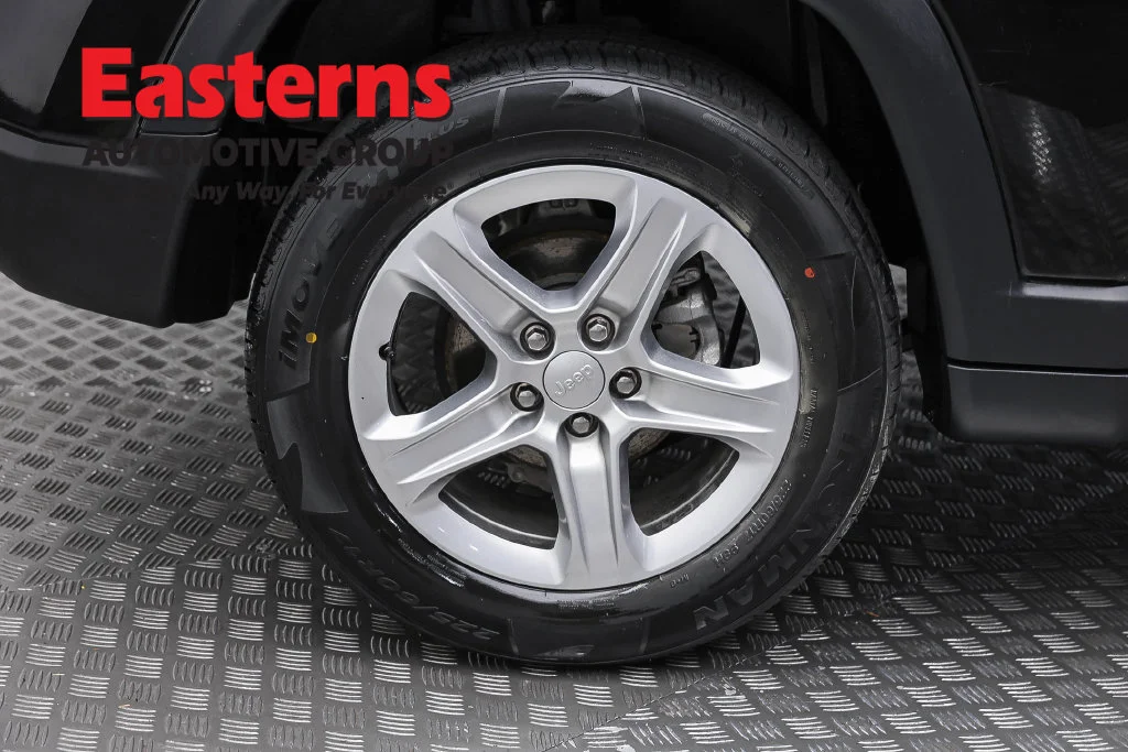 Used 2023 Black Jeep Latitude image 30