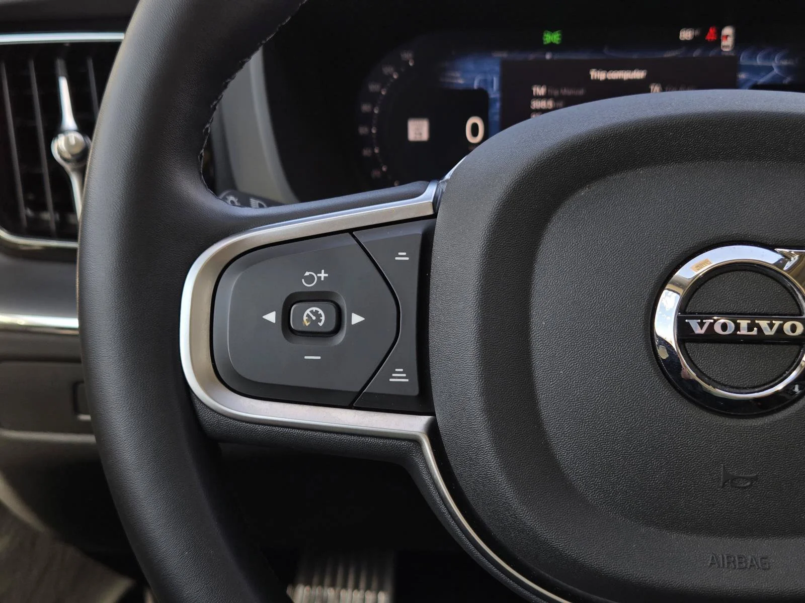 Used 2025 White Volvo Core image 16