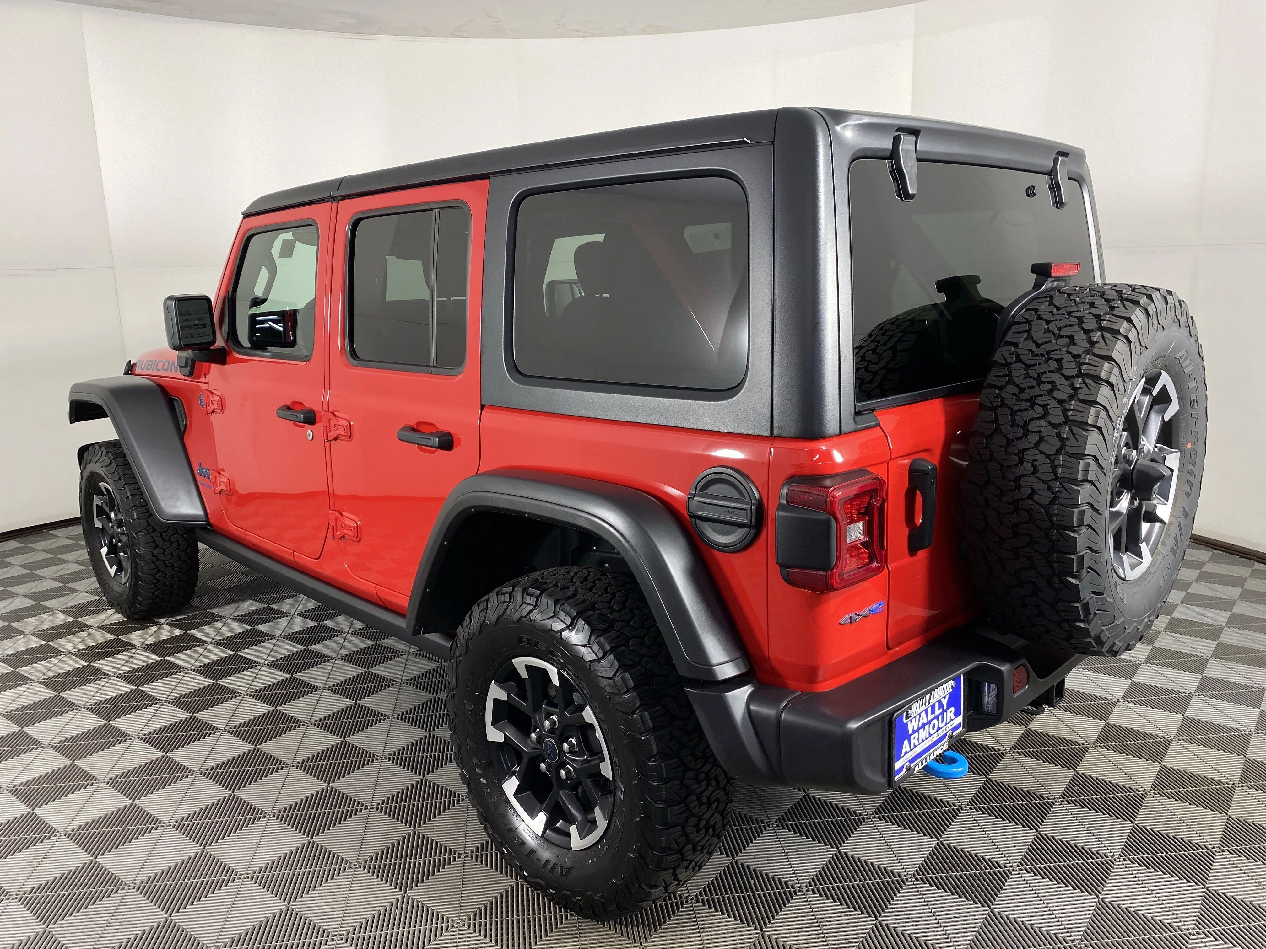 Used 2025 Firecracker Red Clearcoat Jeep Rubicon image 9