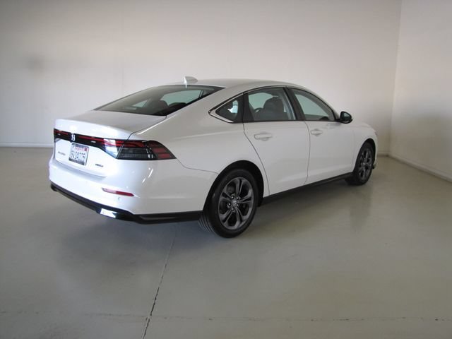Certified Used 2025 Platinum White Pearl Honda EX-L image 25